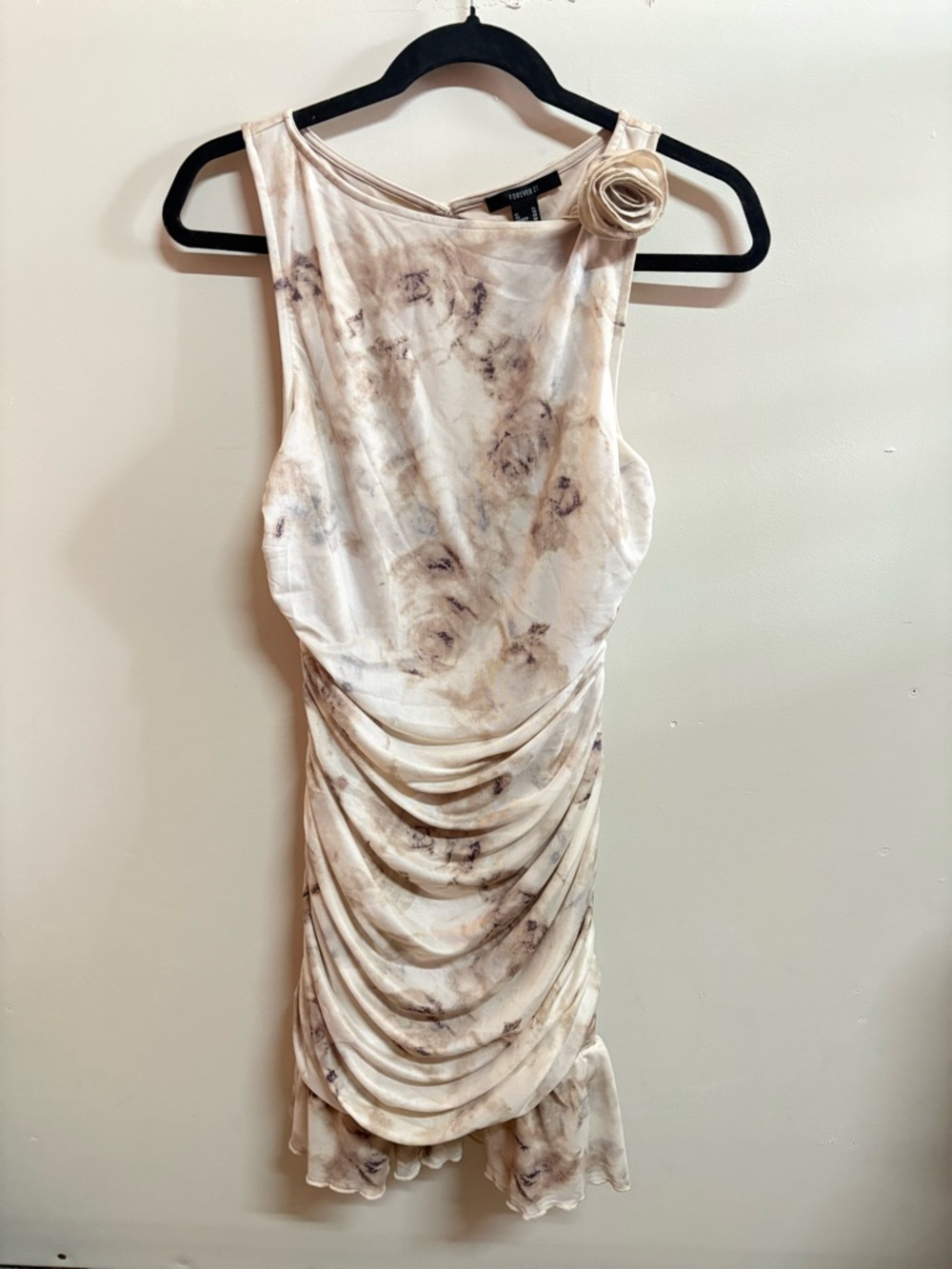 NWT Cream Floral Ruched Midi Dress with Rosette